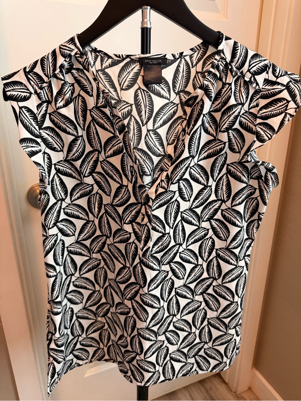 Ann Taylor Black & White Leaf-Print Cap-Sleeve Blouse
